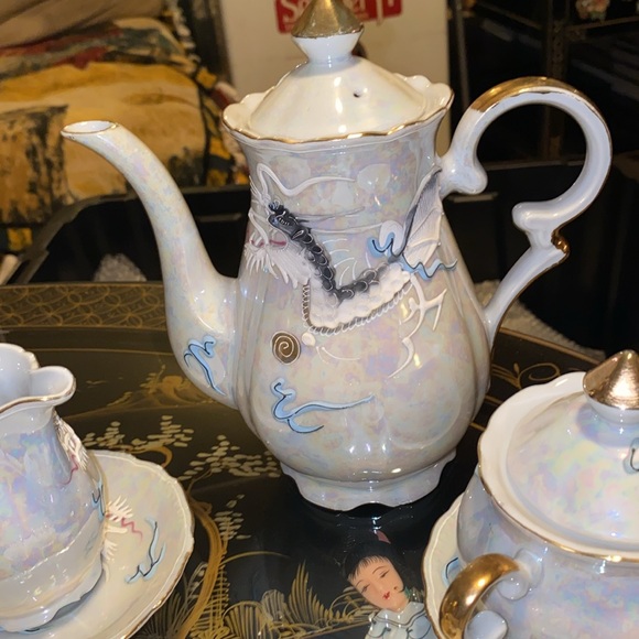 Vintage Luster Dragon Tea Set 4 Cups, 6 Saucers, Tea Pot/Creamer/Sugar Japan - Picture 4 of 12